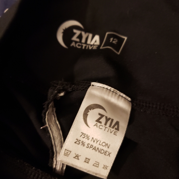 EUC Zyia Black Brilliant Scrunchy What Butt - Picture 5 of 6